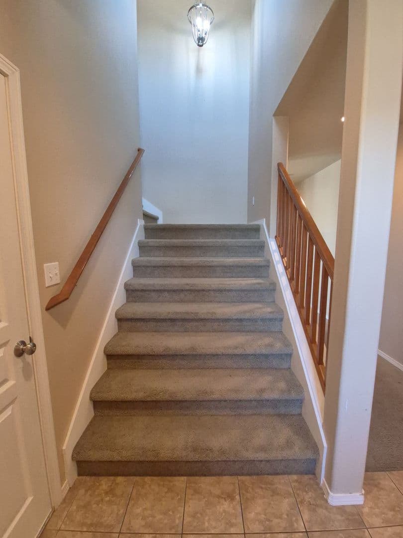 Pasco House: 6308 Ochoco Ln