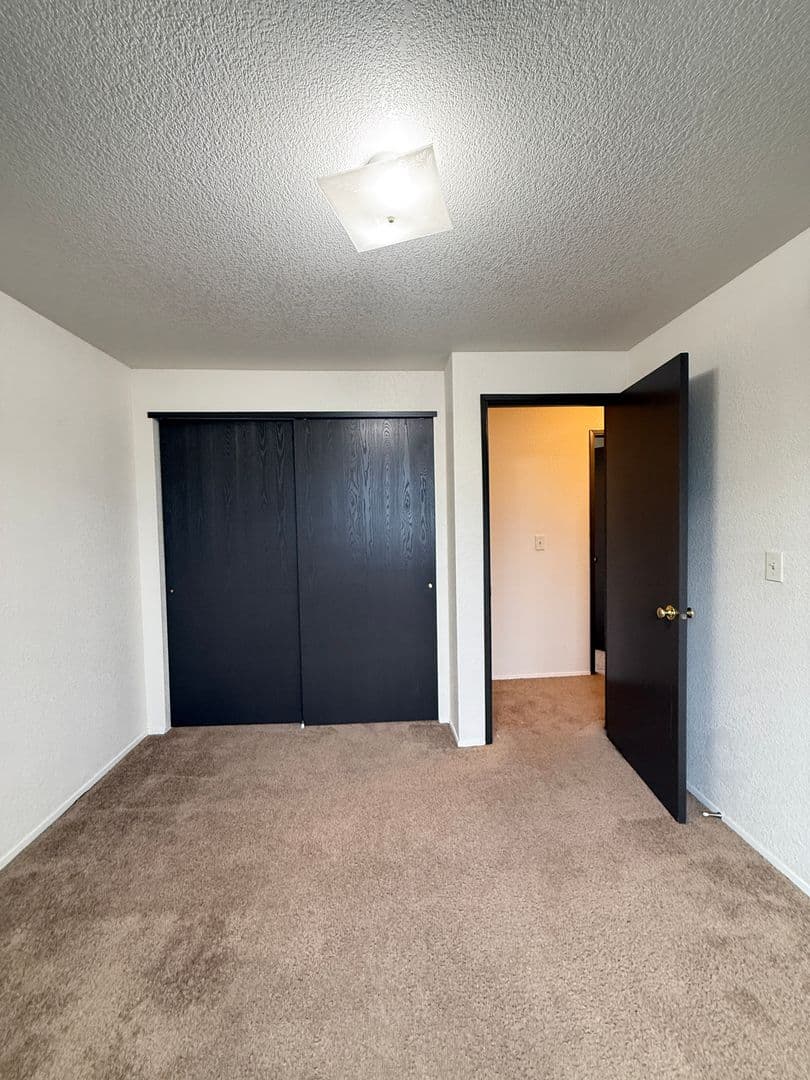 Kennewick Multiplex: 1004 S Zillah Court #B