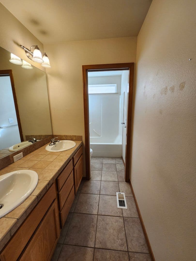 Richland Townhome: 163 Keene Rd