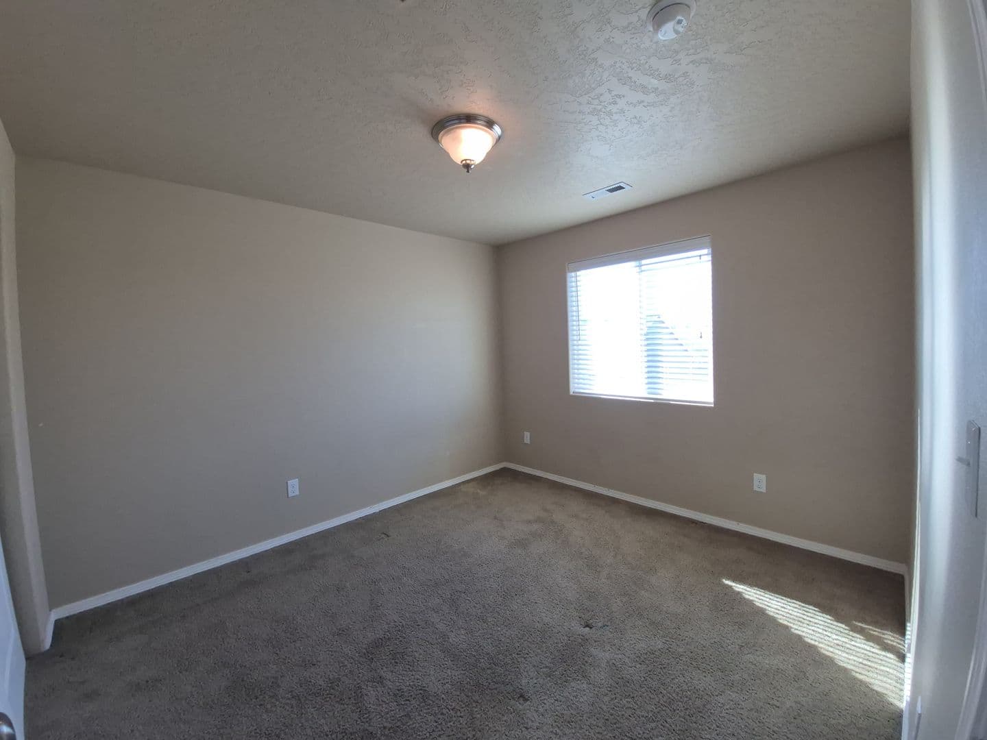 Pasco House: 6308 Ochoco Ln