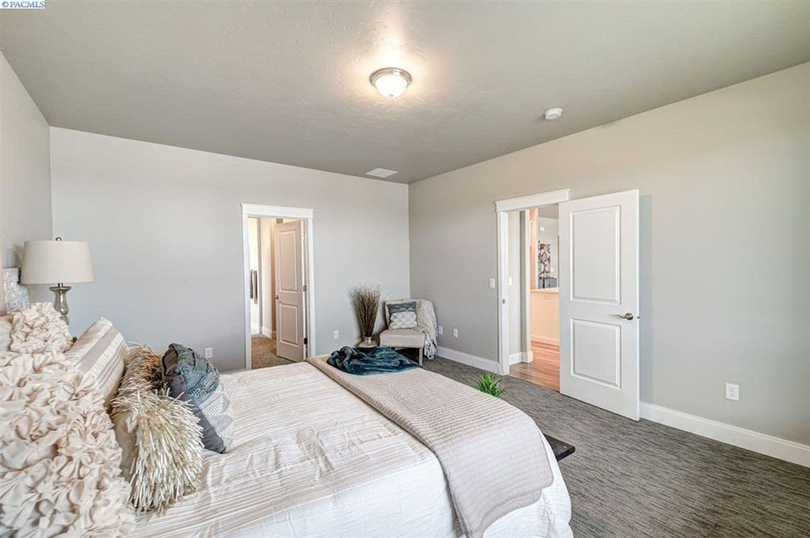 Richland House: 546 Summerview Ln