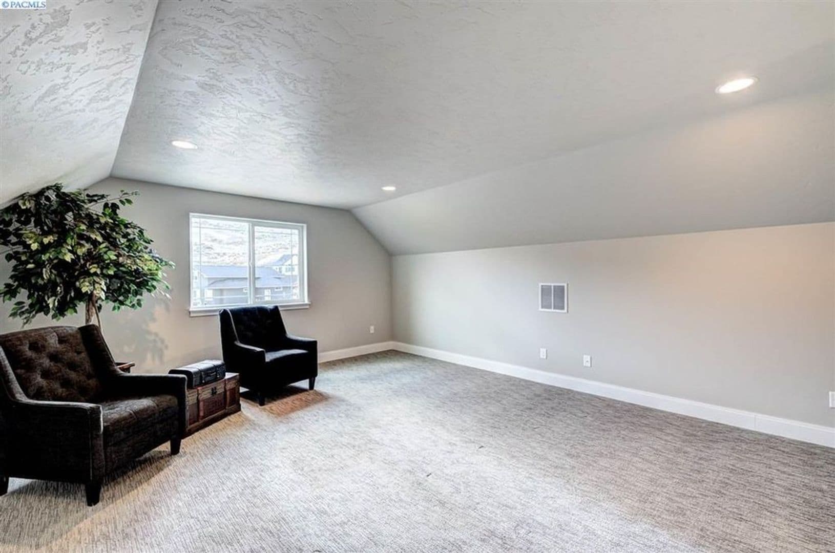 Richland House: 546 Summerview Ln