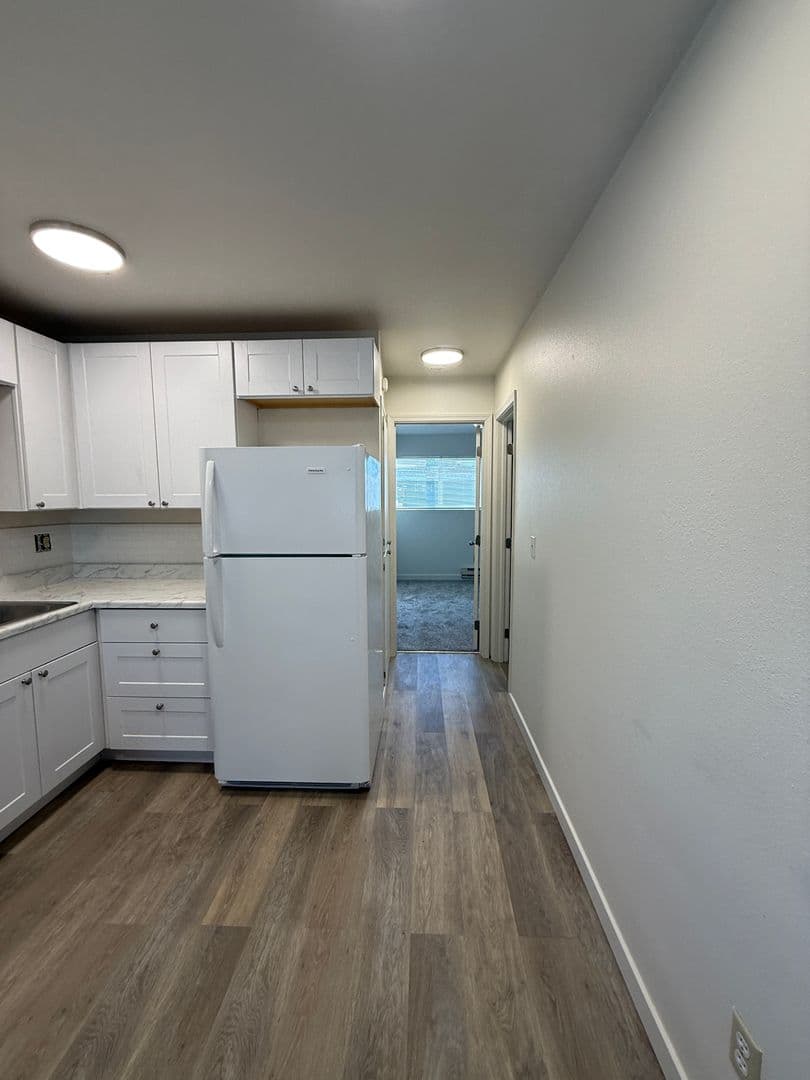 Richland Apartment: 1922 George Washington Way
