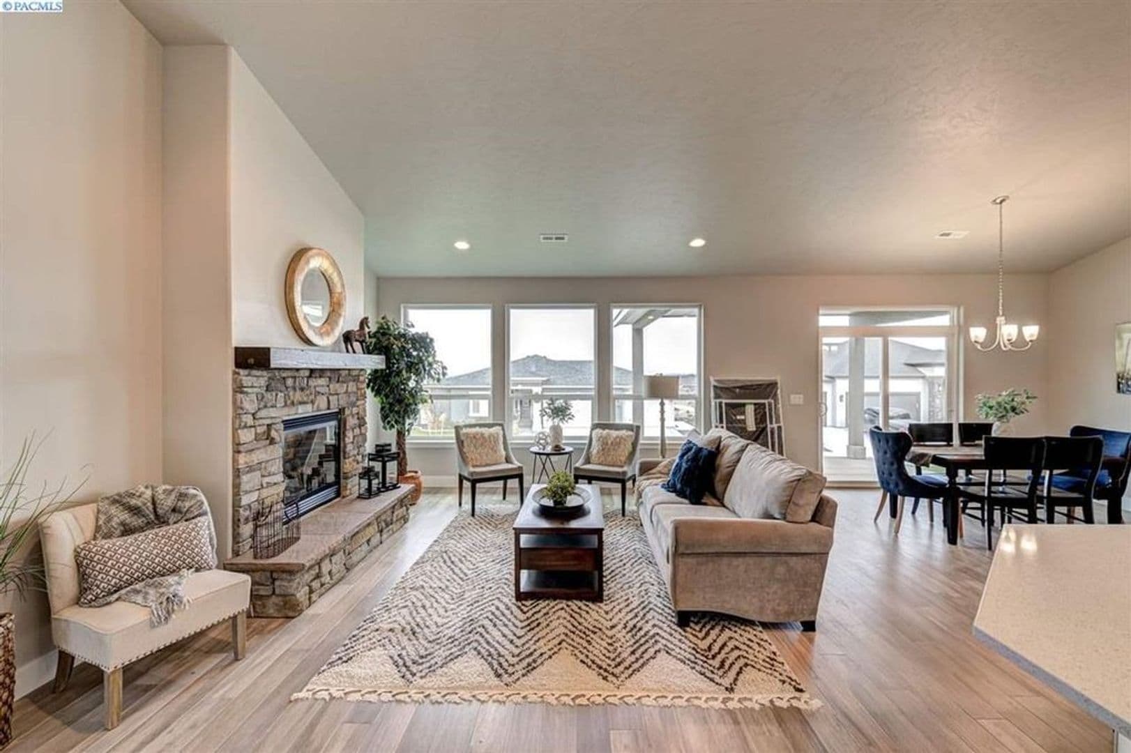 Richland House: 546 Summerview Ln