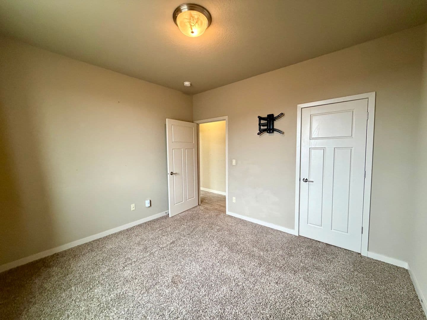 Kennewick House: 3909 West 48th Ave