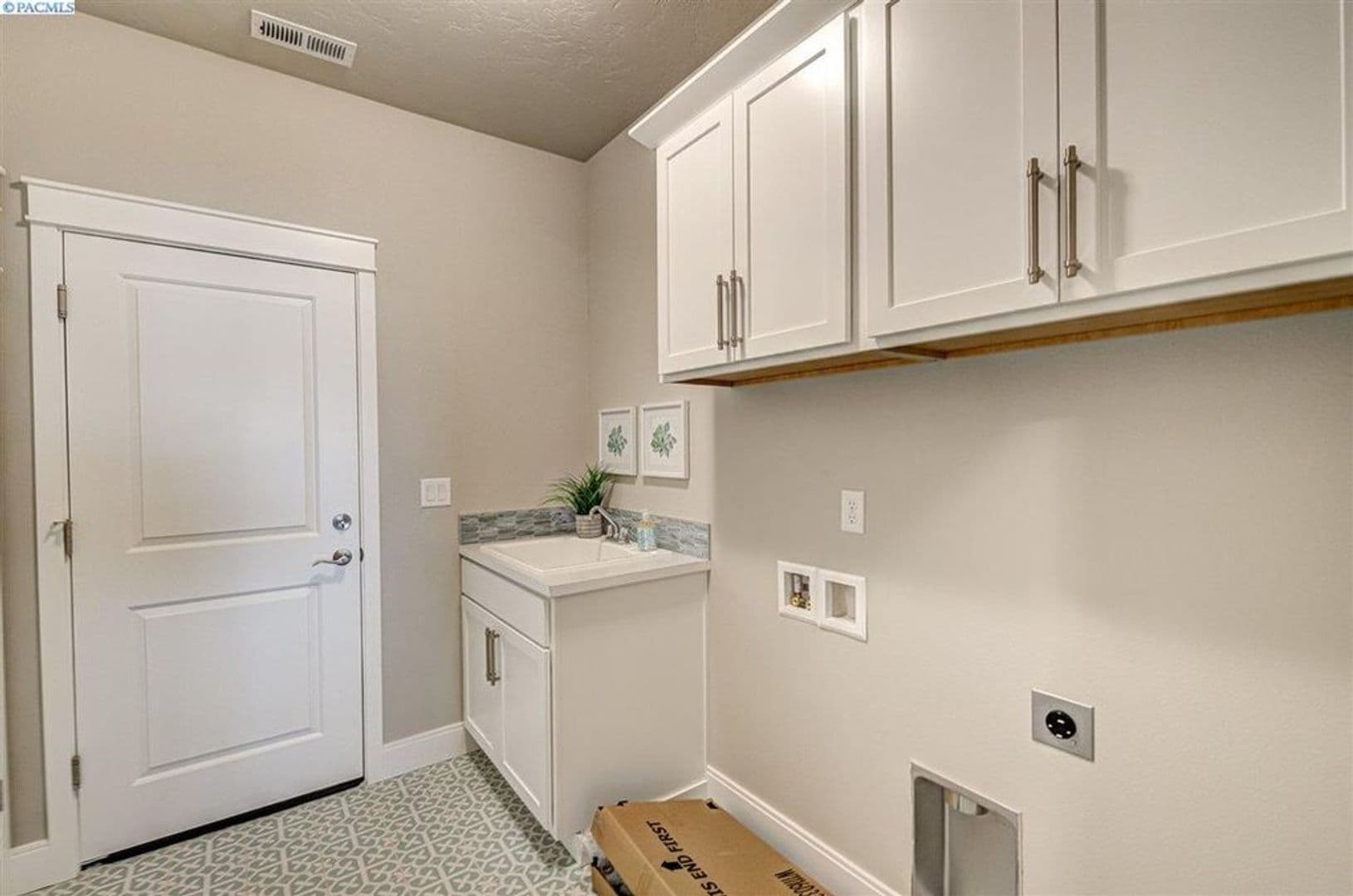 Richland House: 546 Summerview Ln
