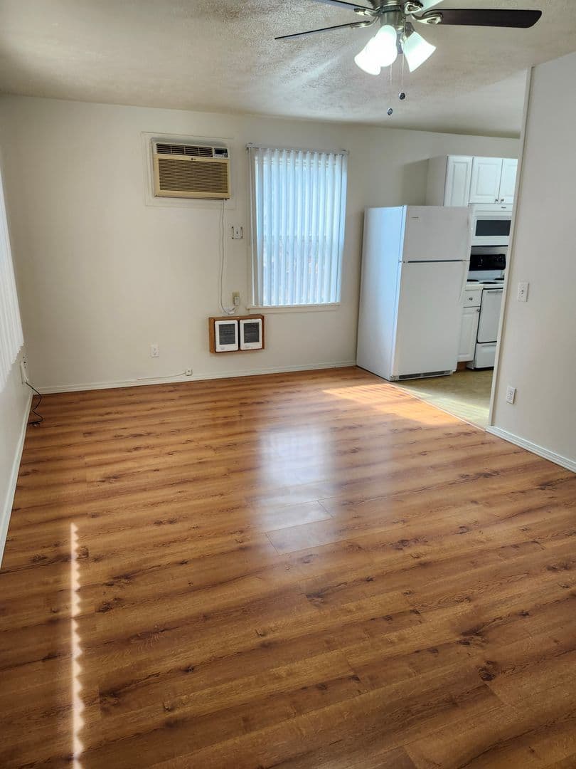 West Richland Apartment: 5889 W Van Giesen St.