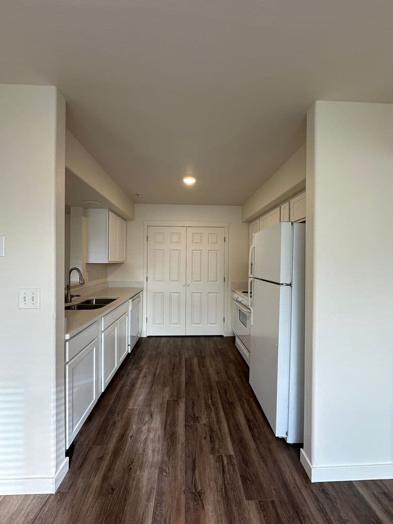 Pasco Apartment: 6405 Chapel Hill Blvd