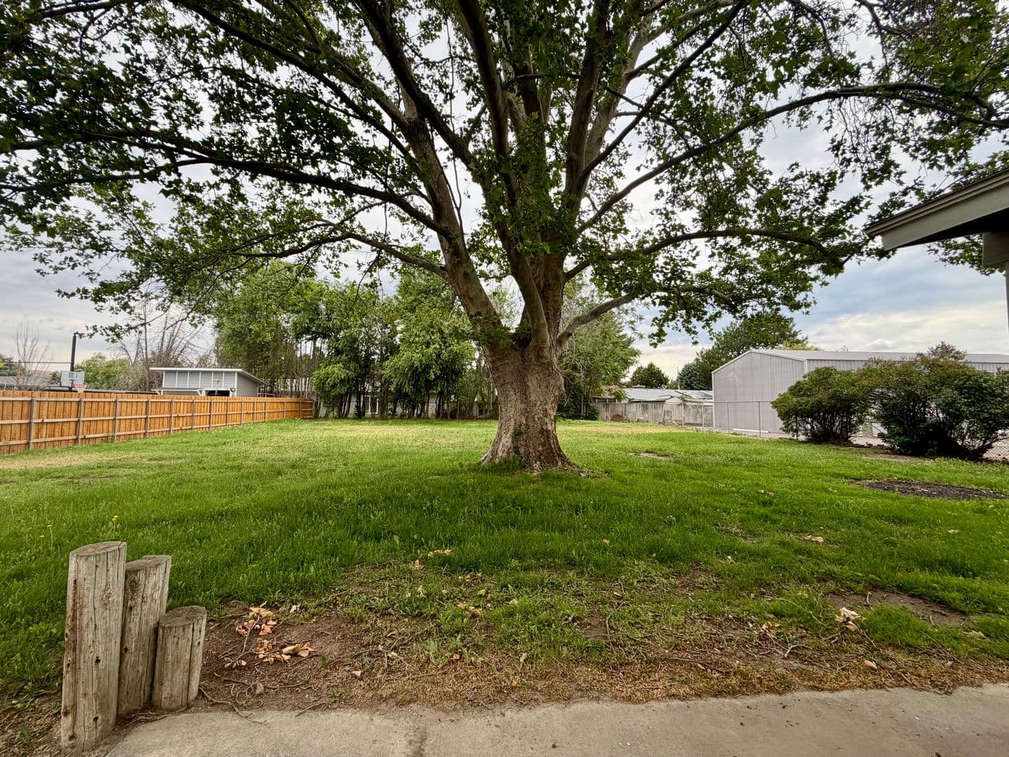 Kennewick House: 3804 S Cascade St