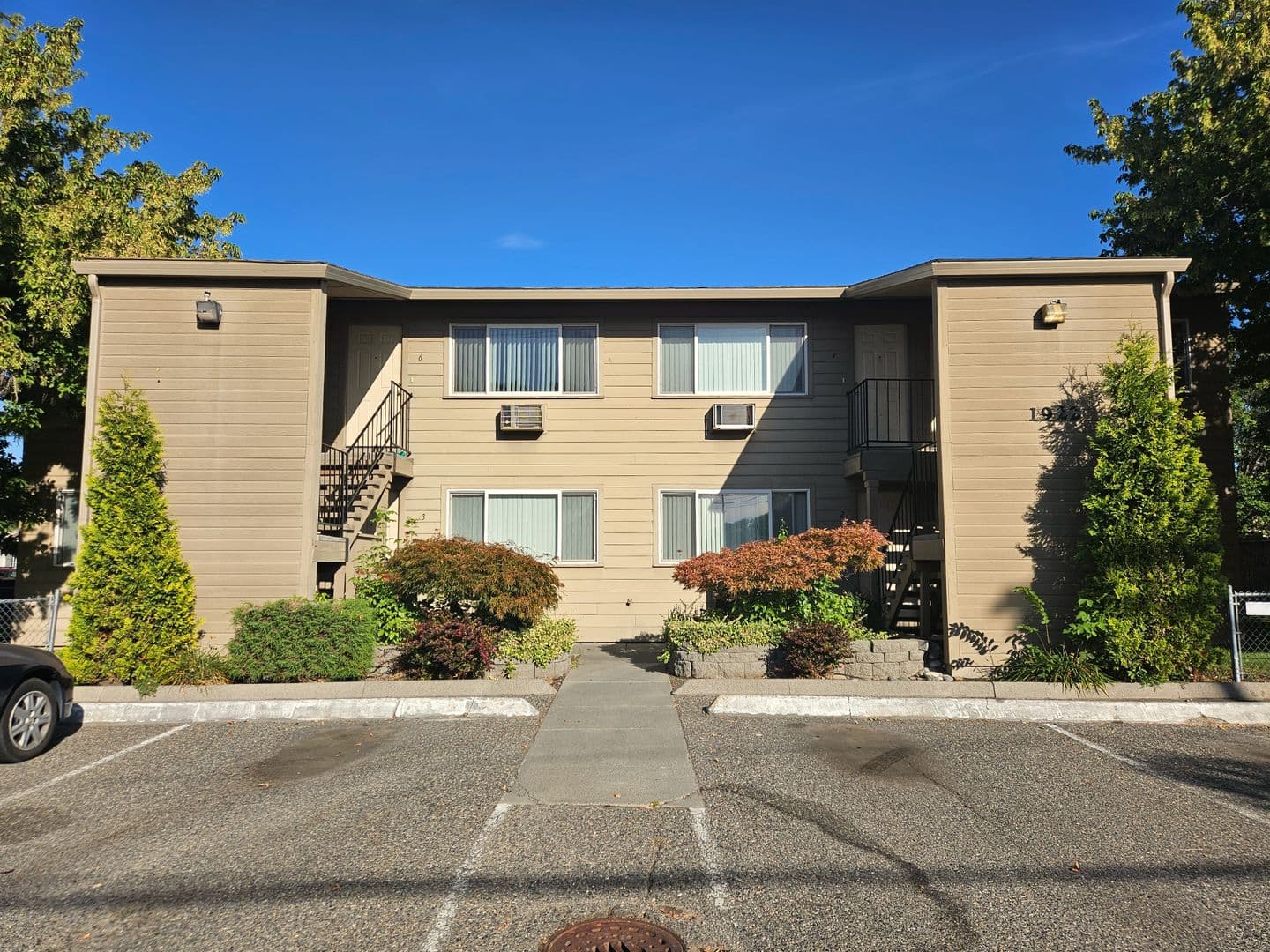 Richland Apartment: 1922 George Washington Way