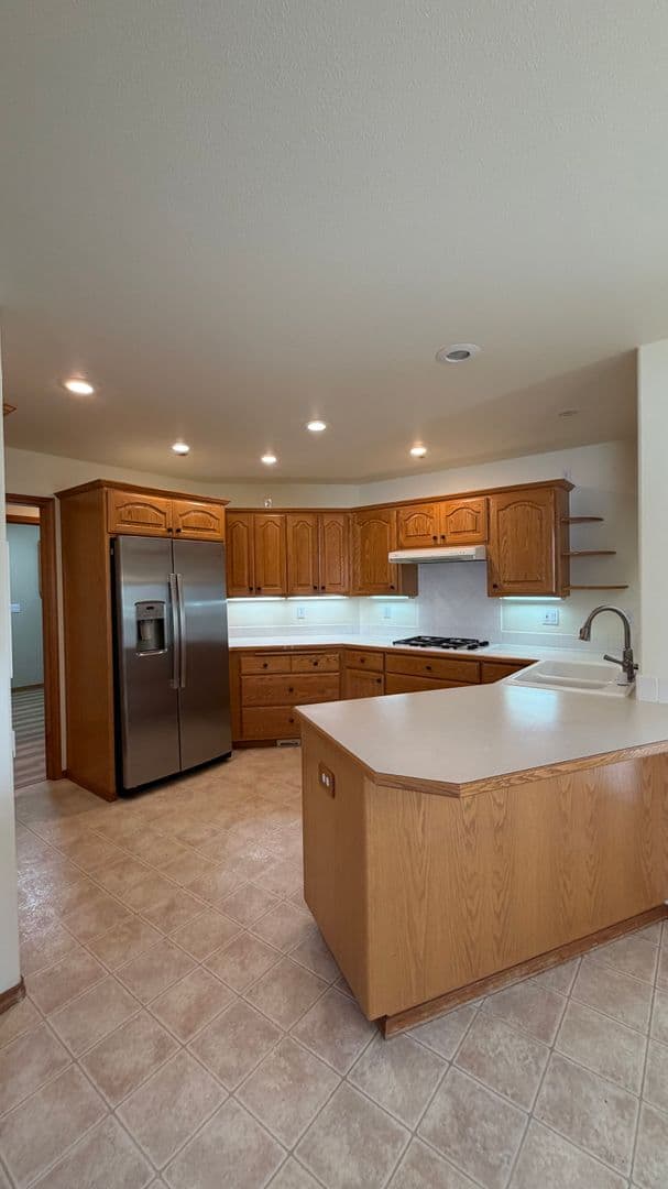 Pasco House: 106 Prestwick Ln
