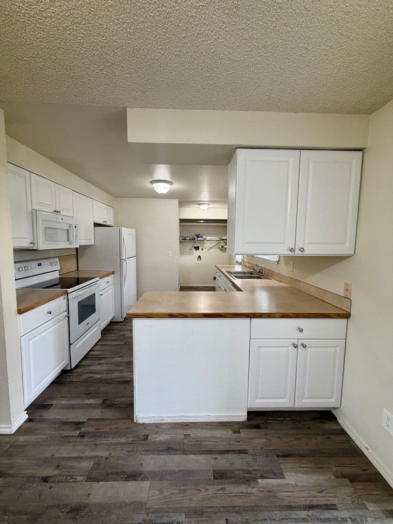 Kennewick House: 3804 S Cascade St