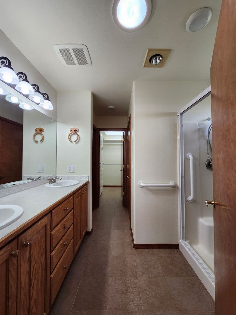 Pasco House: 106 Prestwick Ln