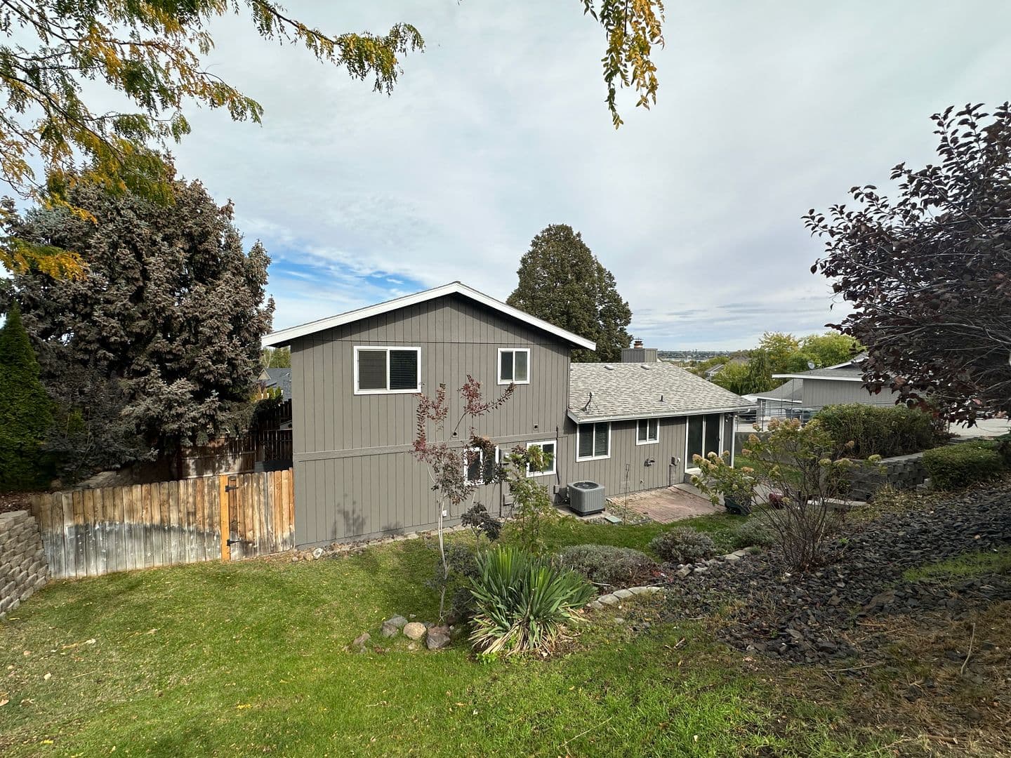 Richland House: 336 Satus St.
