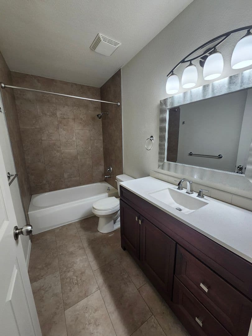 Kennewick Apartment: 32 S. Quay St.  - 4