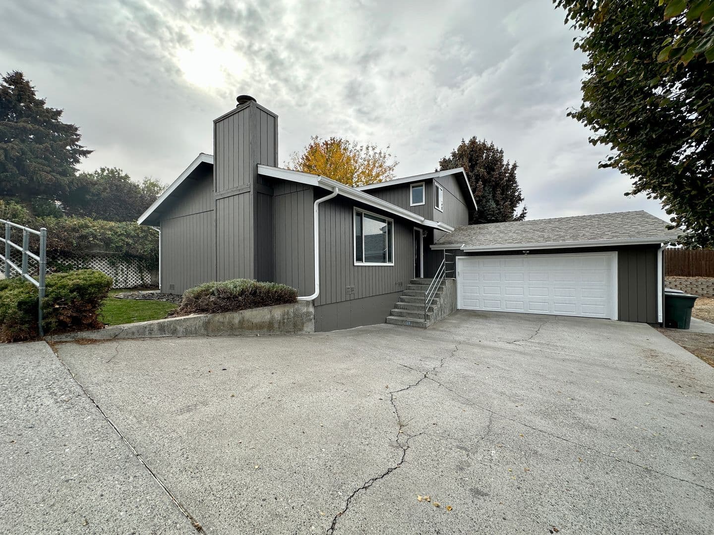 Richland House: 336 Satus St.