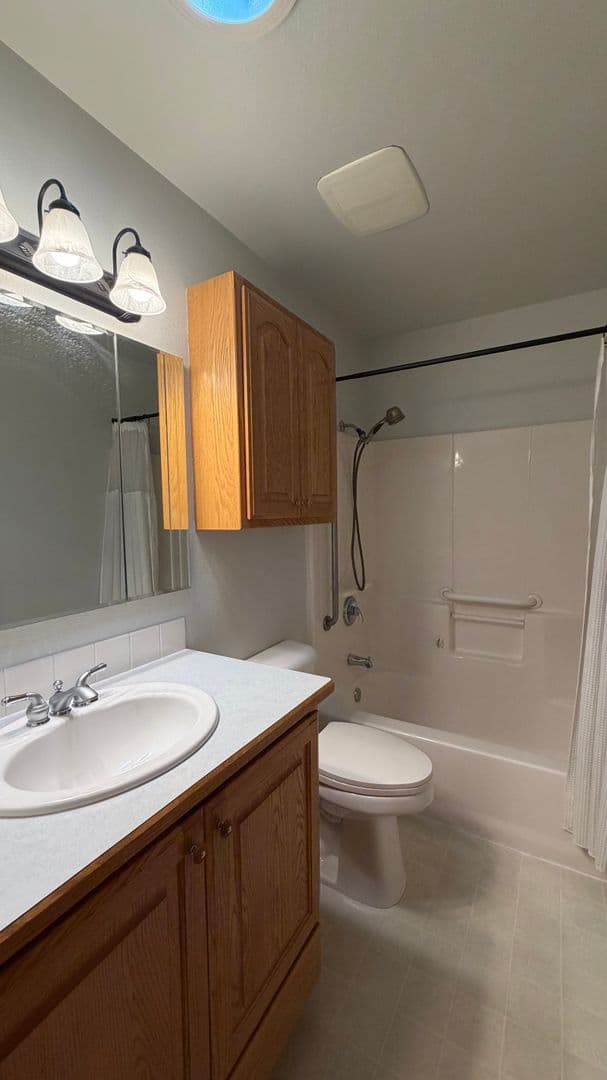 Pasco House: 106 Prestwick Ln