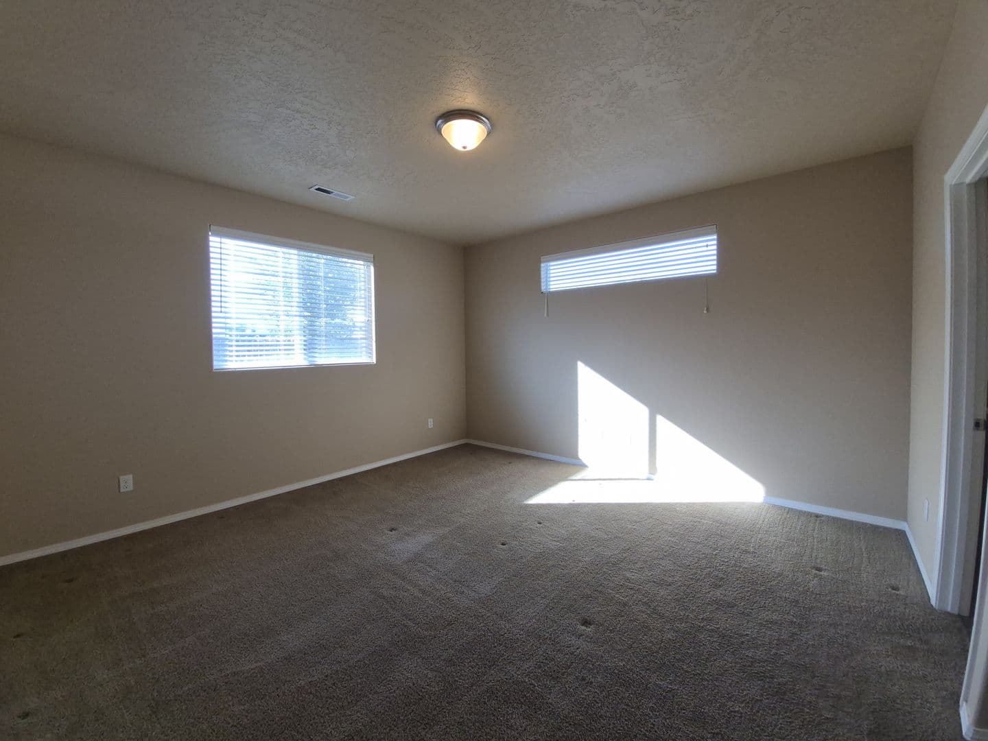Pasco House: 6308 Ochoco Ln