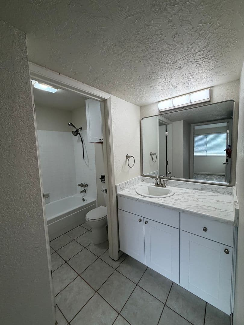 Richland Apartment: 1000 Catskill St.