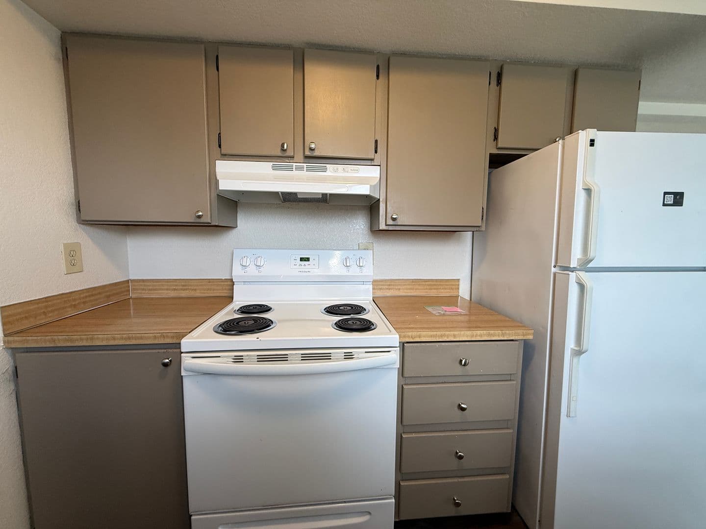 Kennewick Multiplex: 1004 S Zillah Court #B