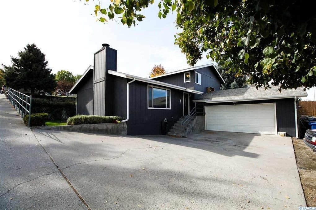 Richland House: 336 Satus St.