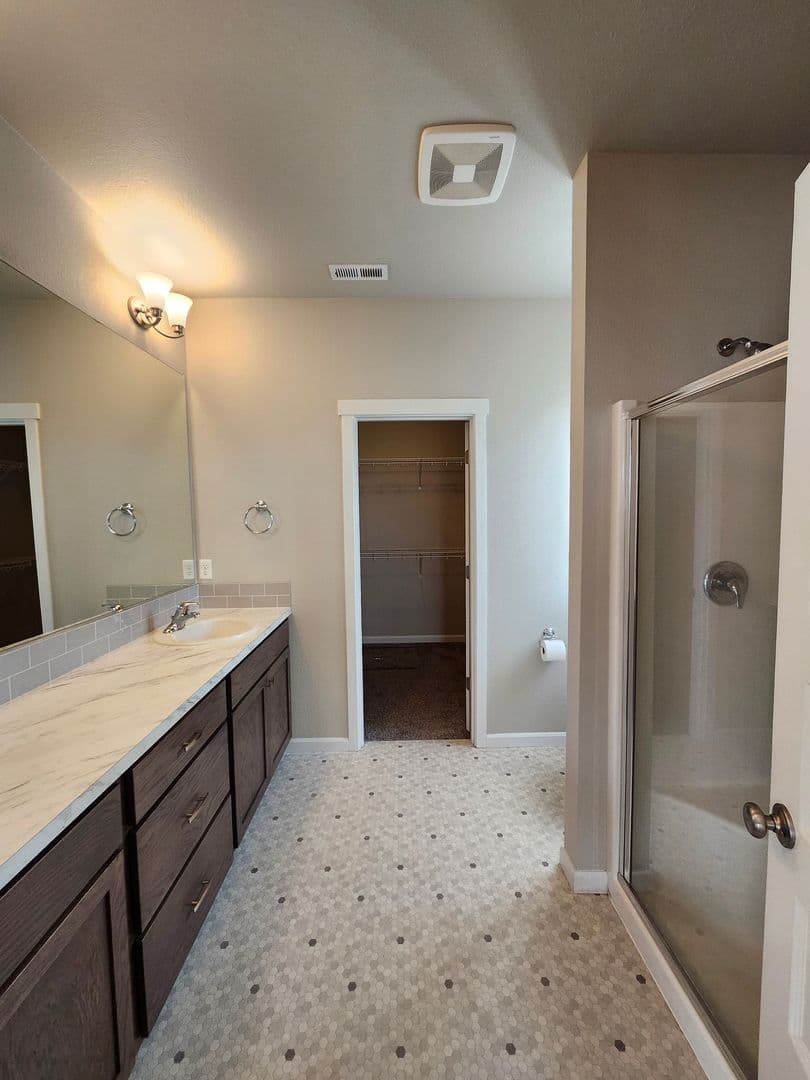 West Richland House: 8317 Ballard Loop