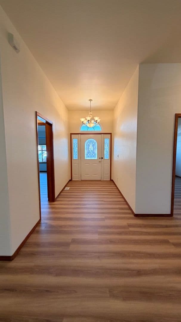 Pasco House: 106 Prestwick Ln