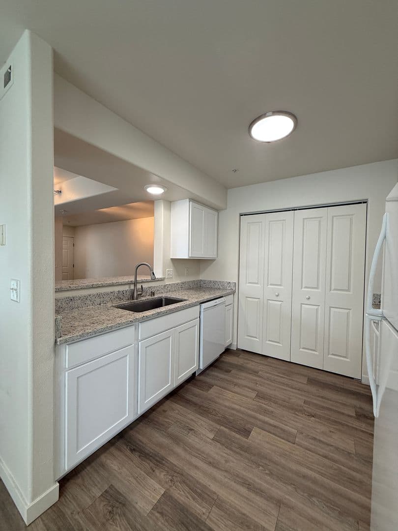 Pasco Apartment: 6405 Chapel Hill Blvd