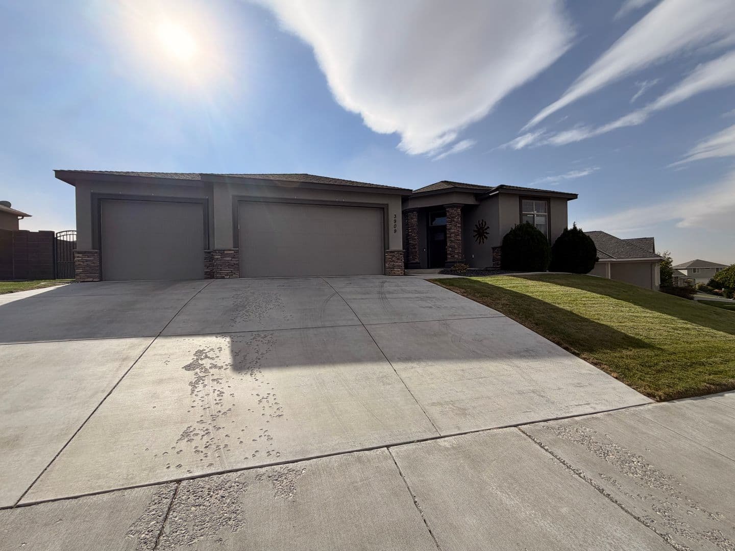 Kennewick House: 3909 West 48th Ave