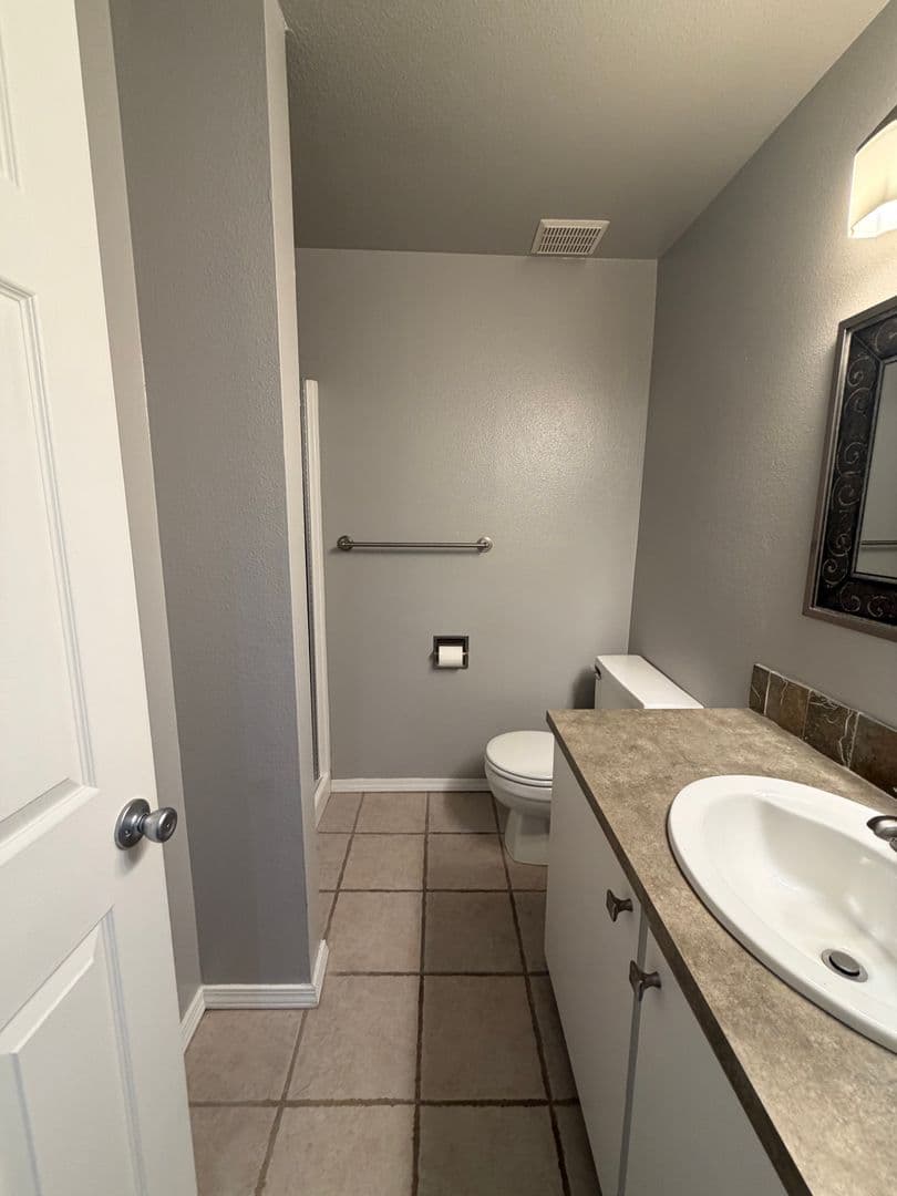 Richland Condo: 303 Gage Blvd.