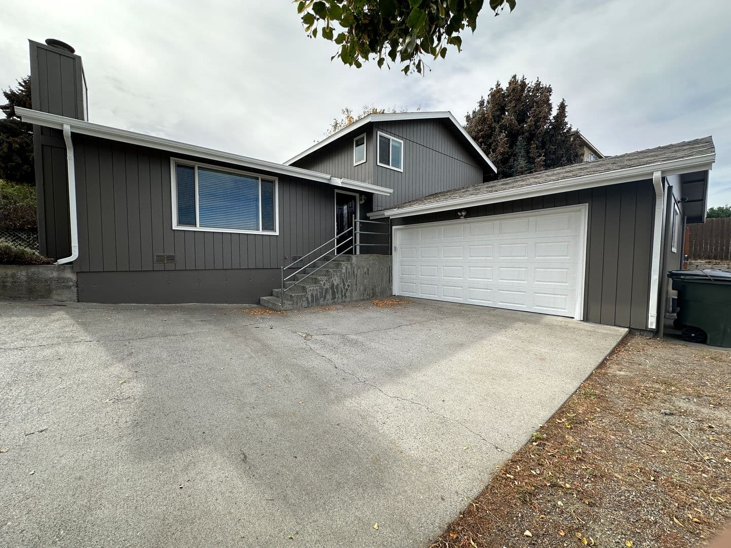 Richland House: 336 Satus St.