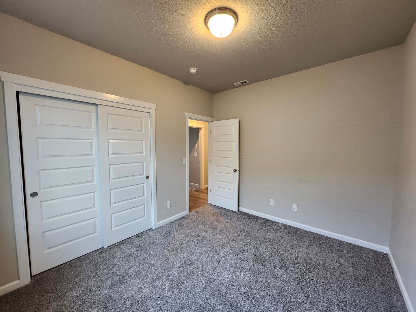 West Richland House: 8317 Ballard Loop