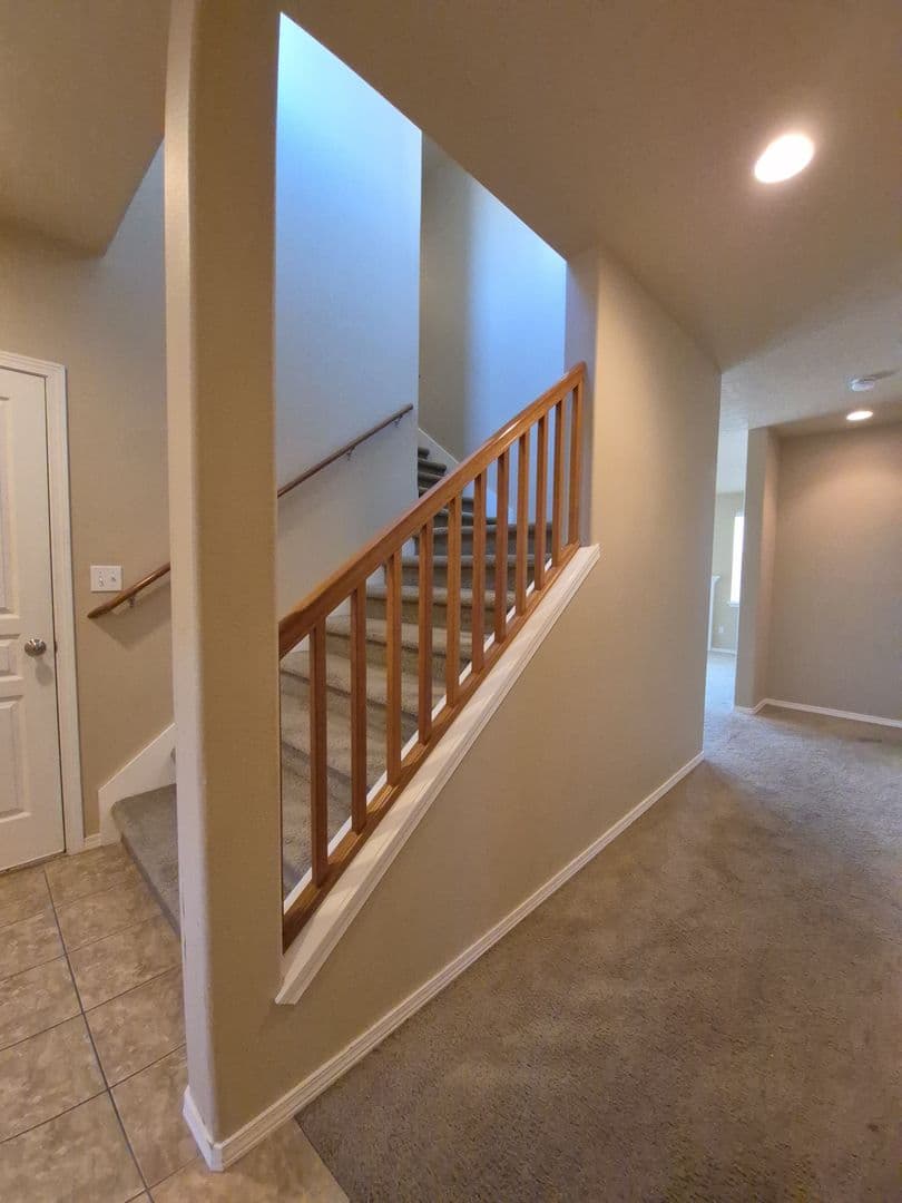 Pasco House: 6308 Ochoco Ln