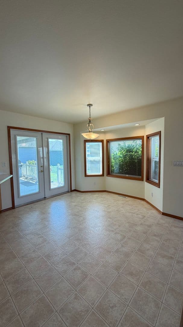 Pasco House: 106 Prestwick Ln