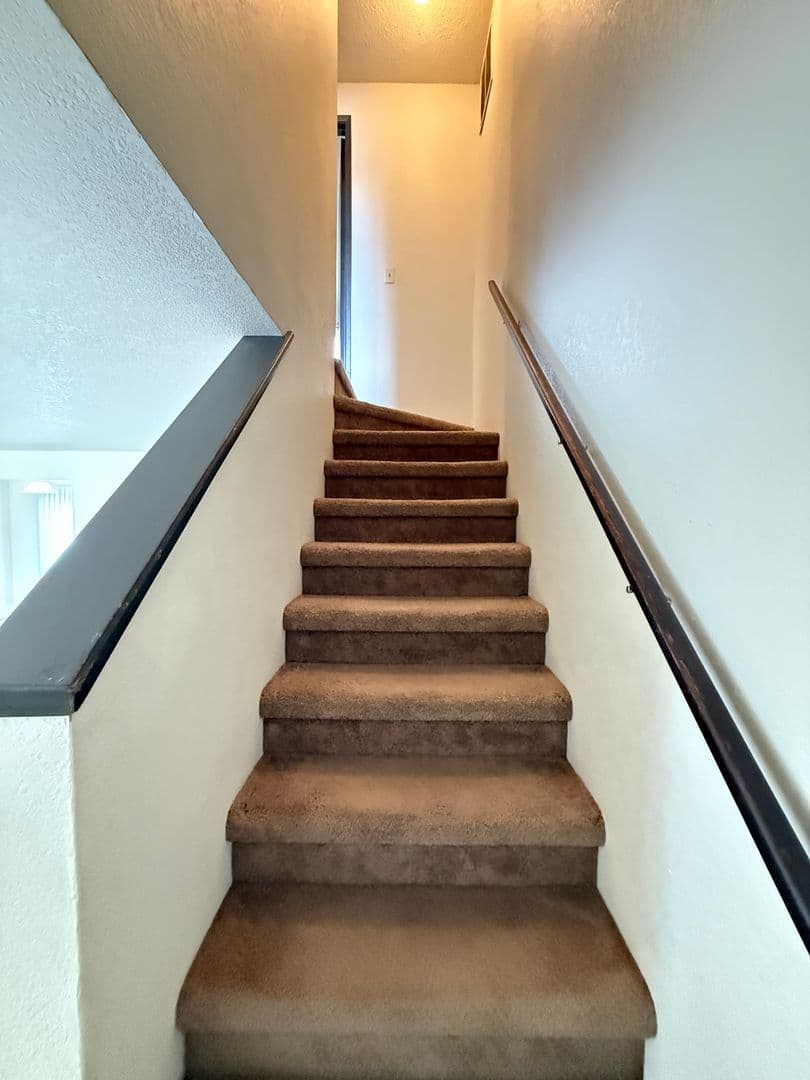 Kennewick Multiplex: 1004 S Zillah Court #B