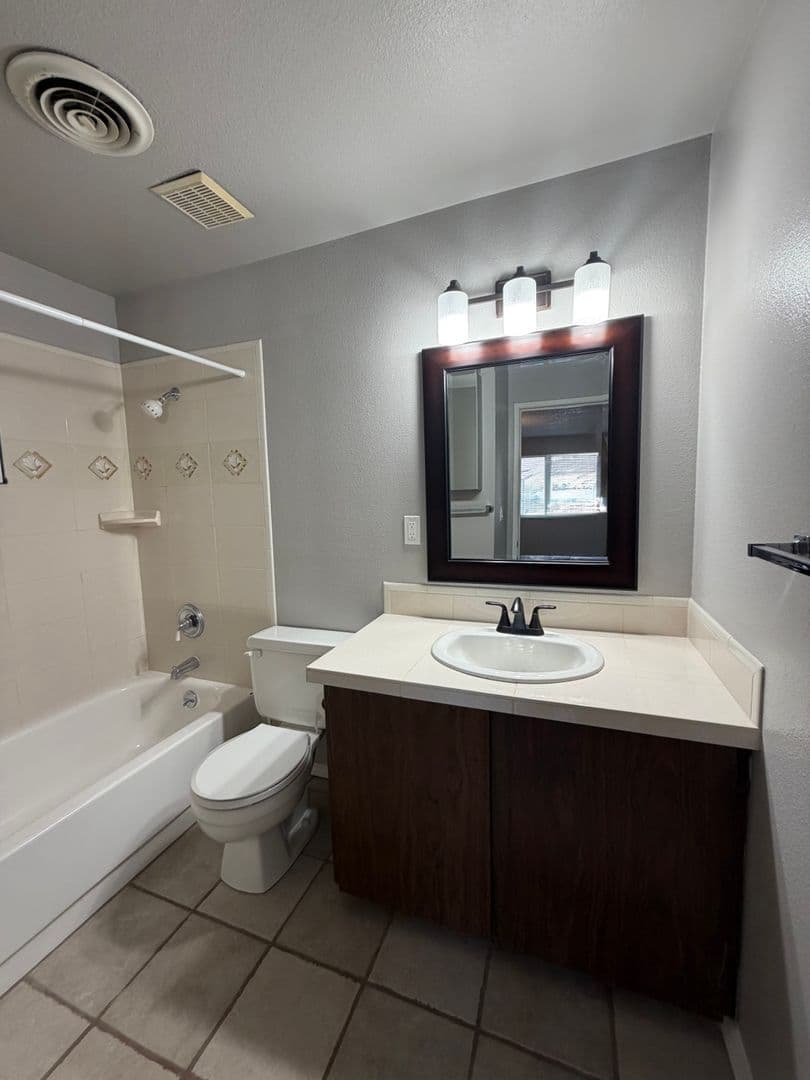 Richland Condo: 303 Gage Blvd.