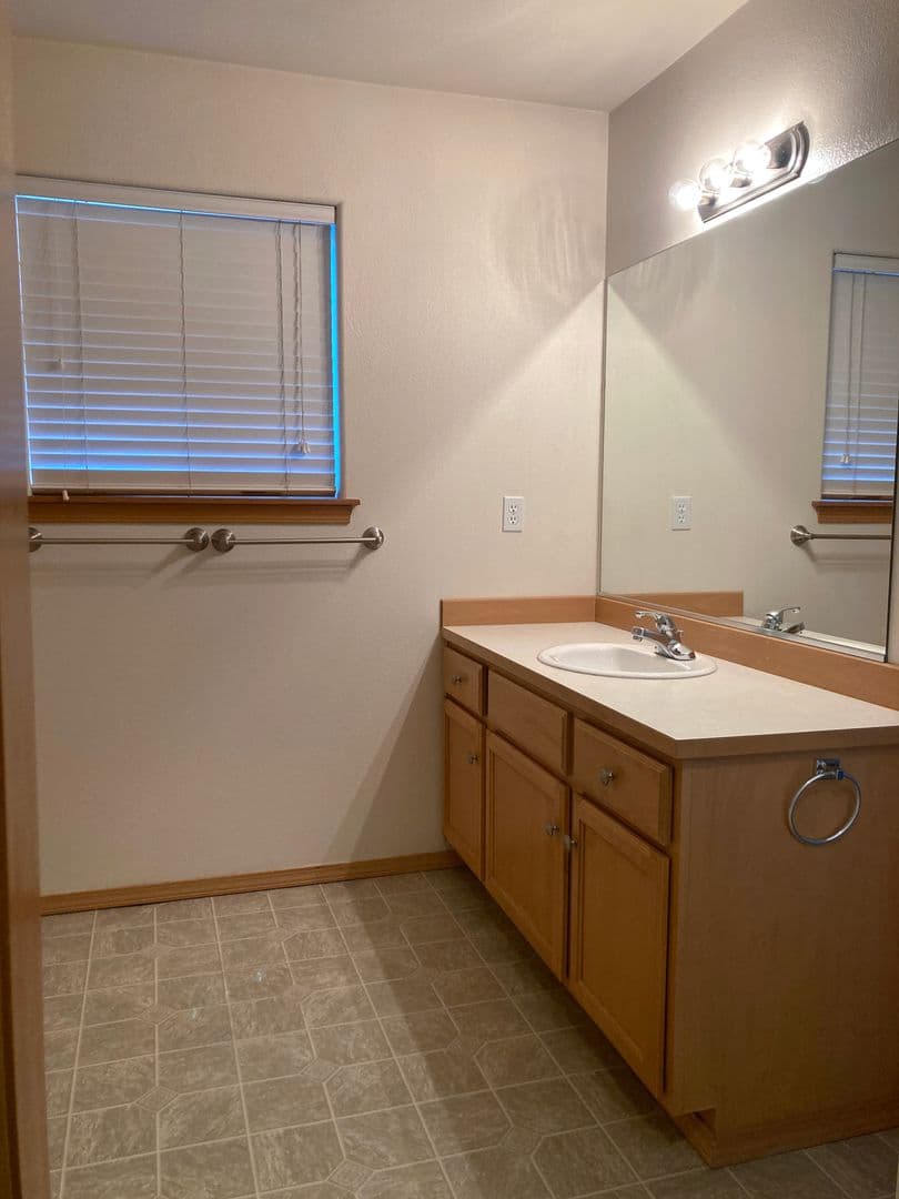 Pasco House: 142 Berkshire Lane