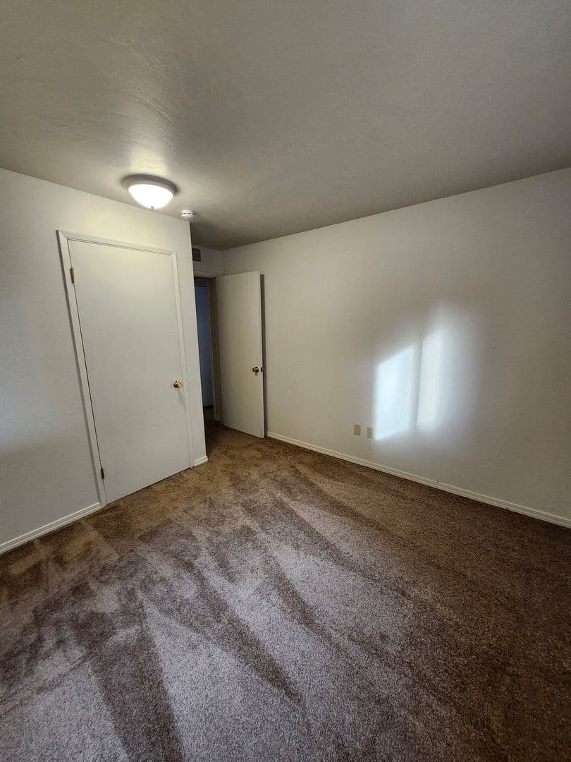 Richland House: 303 Gage Blvd