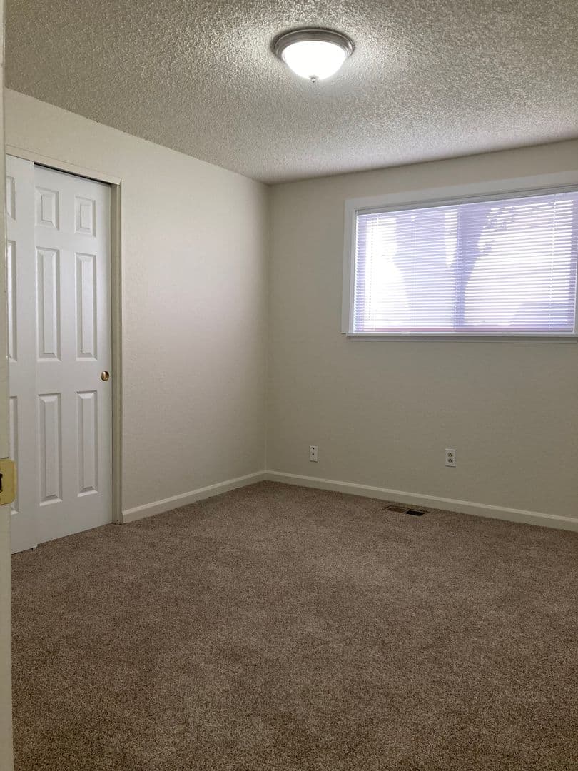 Kennewick House: 3804 S Cascade St