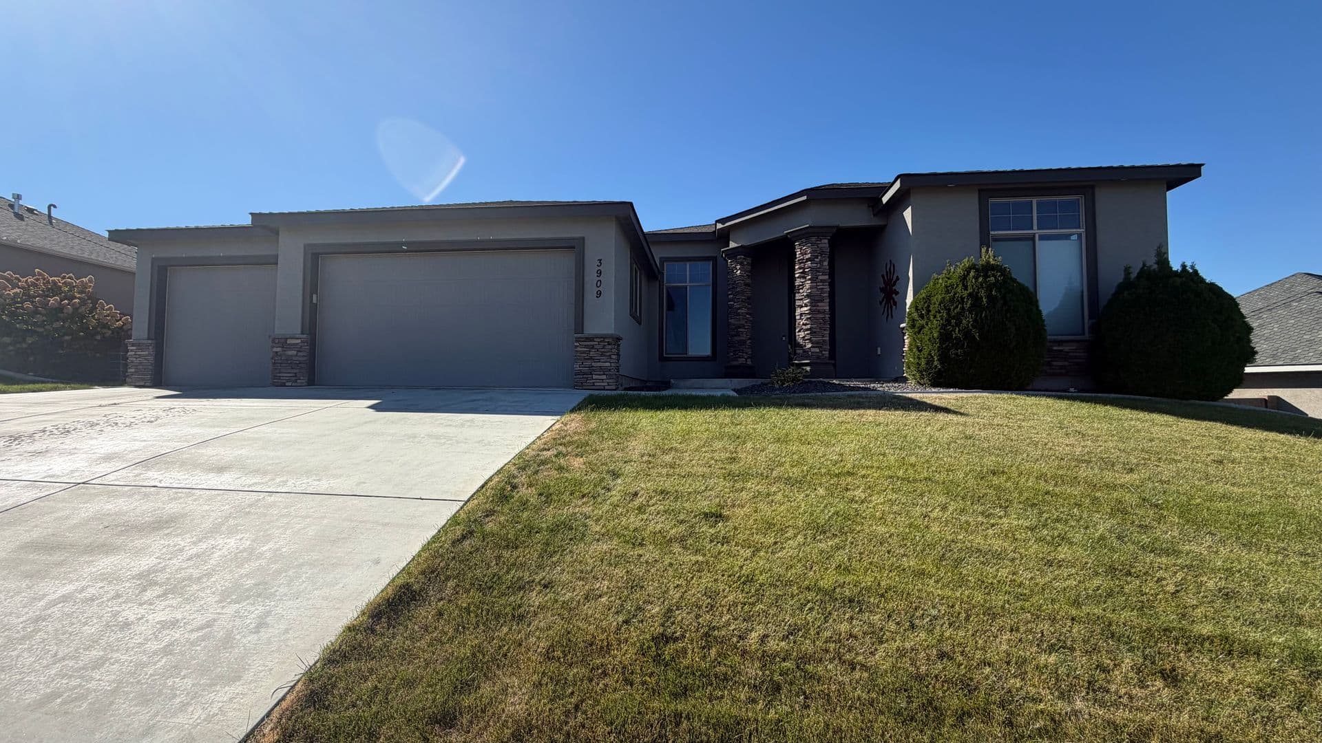 Kennewick House: 3909 West 48th Ave