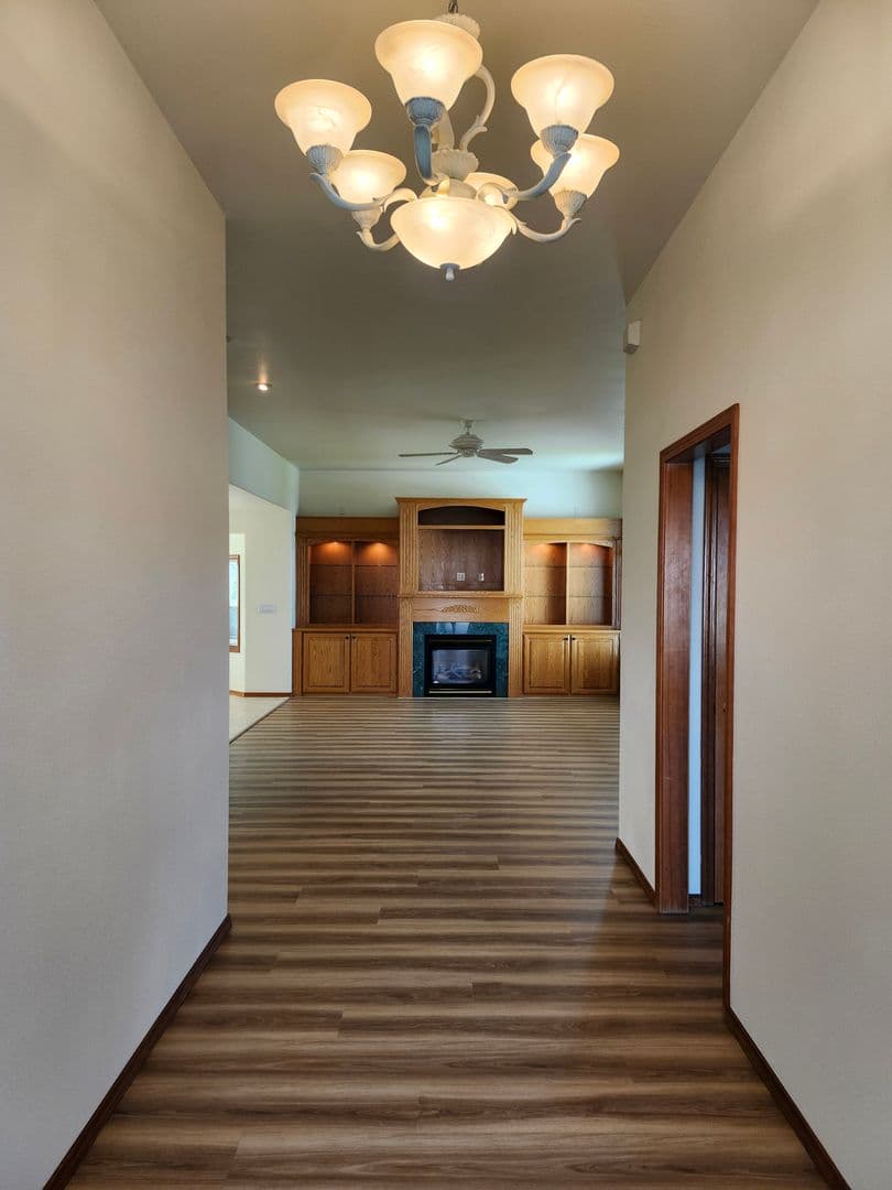 Pasco House: 106 Prestwick Ln