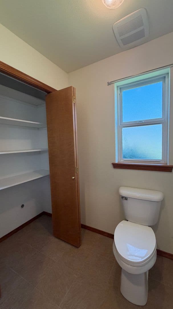 Pasco House: 106 Prestwick Ln