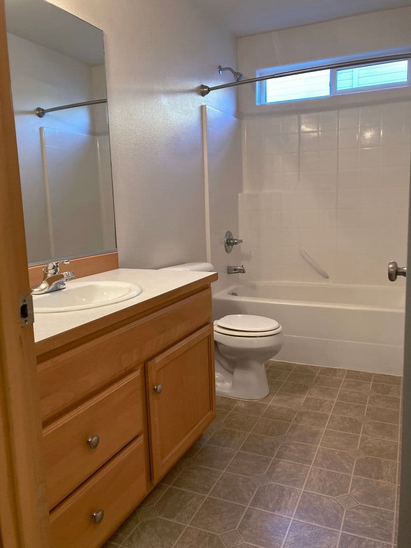 Pasco House: 142 Berkshire Lane
