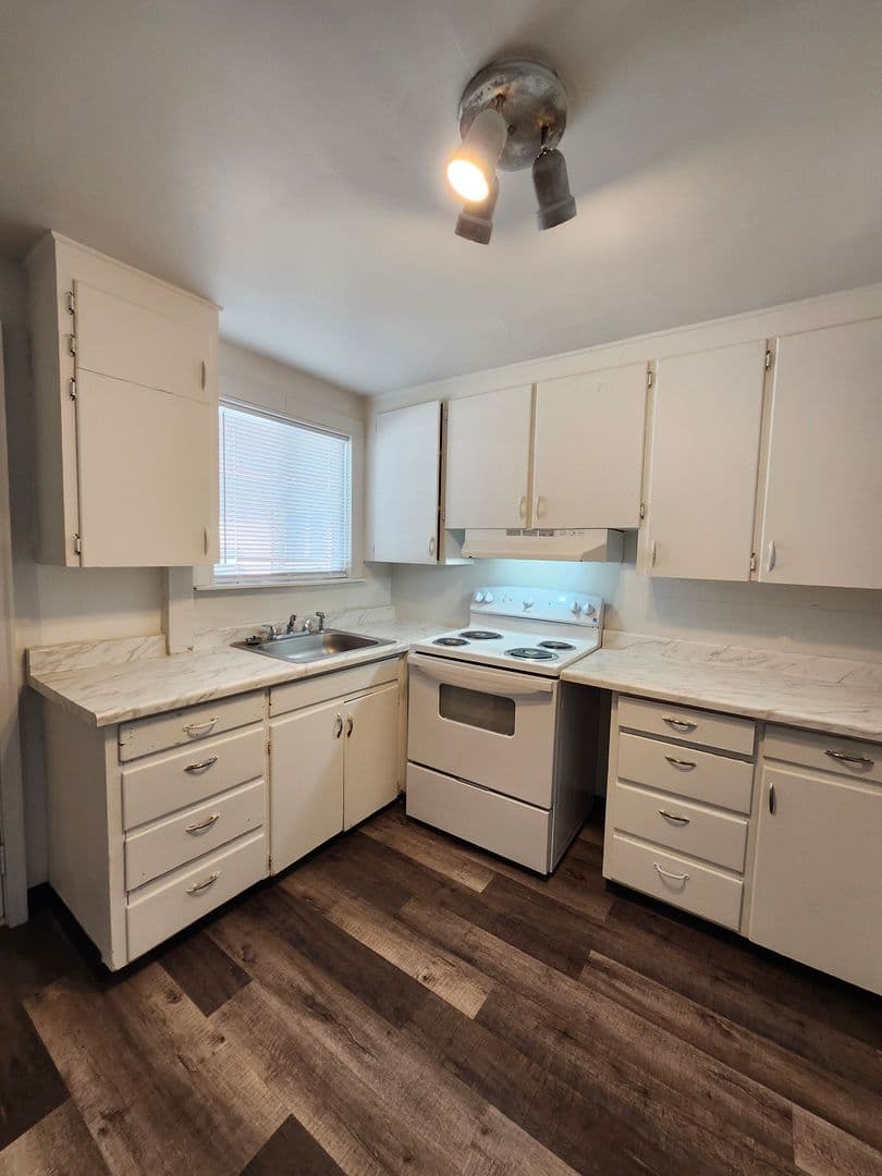 Pasco Apartment: 928 Ruby St