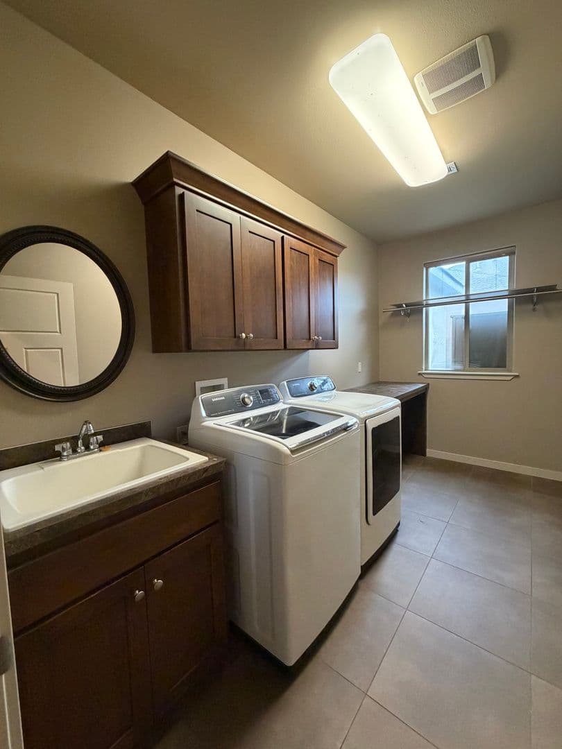 Kennewick House: 3909 West 48th Ave