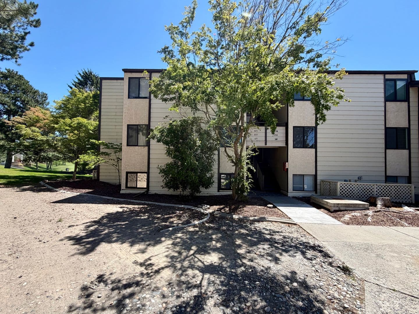 Richland Condo: 303 Gage Blvd.