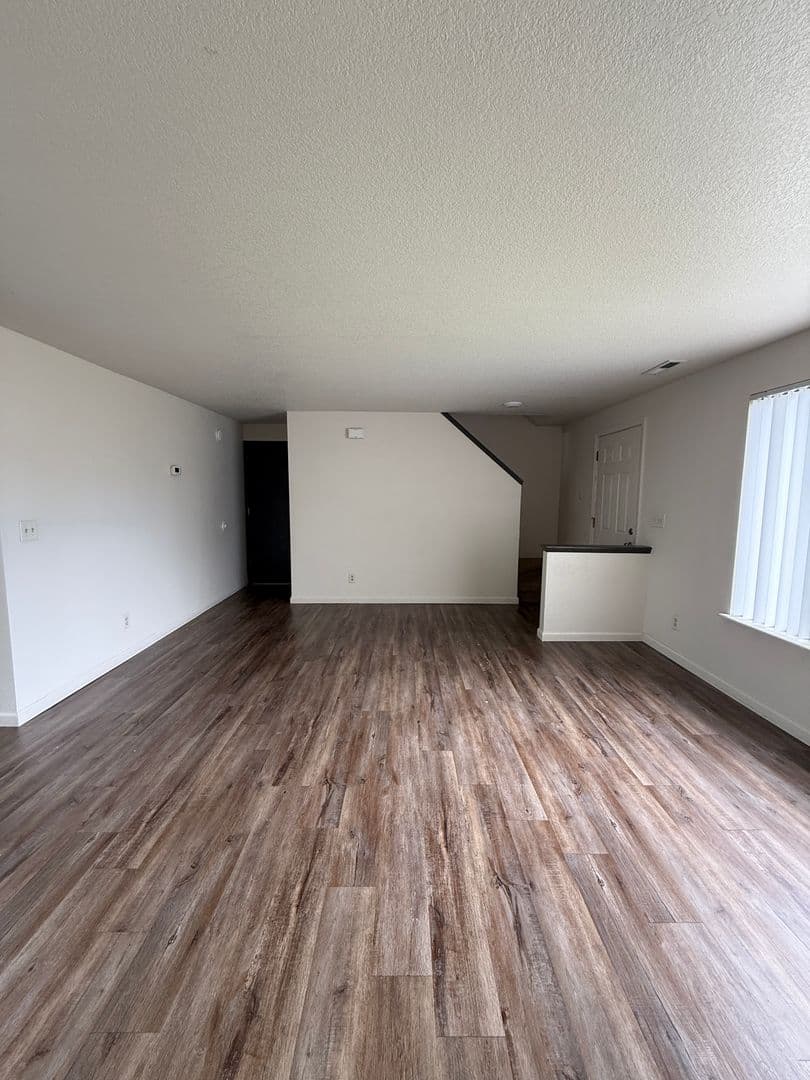 Kennewick Multiplex: 1004 S Zillah Court #B