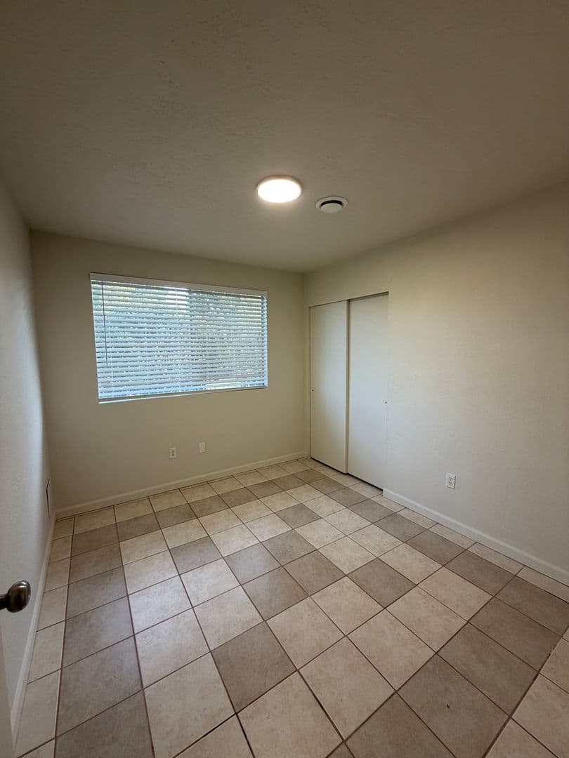 Richland Apartment: 1000 Catskill St.