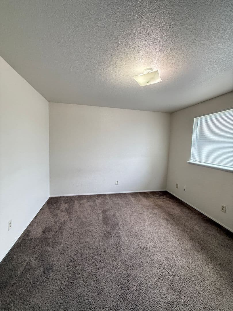 Kennewick Multiplex: 1004 S Zillah Court #B