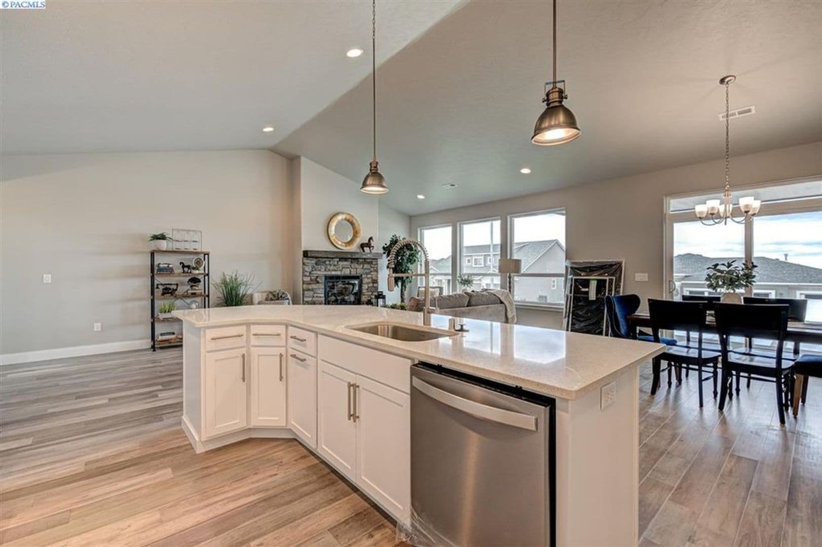 Richland House: 546 Summerview Ln